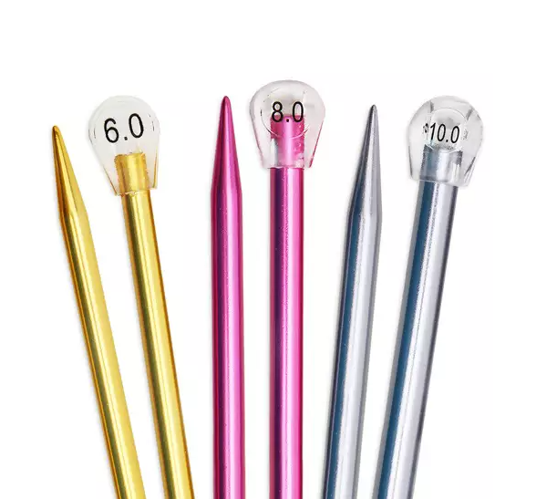 Cores alegres disponíveis e todos os tamanhos proporcionam um deslizamento perfeito do fio pela agulha, garantindo momentos de criação maravilhosos!