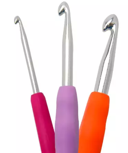 Flexível, durável e com design que alia conforto e beleza, ideal para crochê.