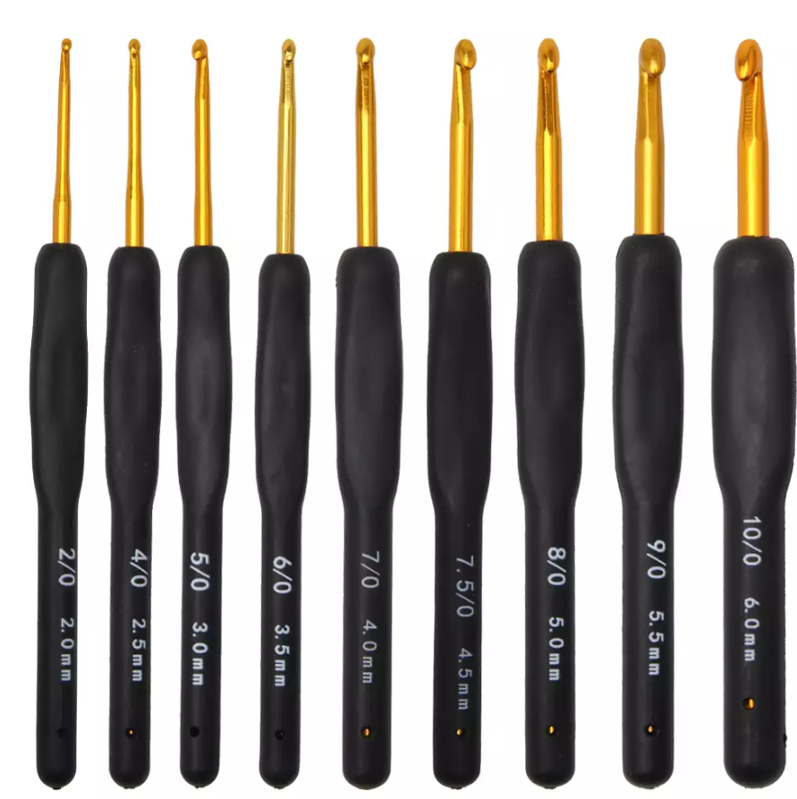 Kit Agulhas de Crochê Preto e Dourado Cabo Emborrachado 09 Und